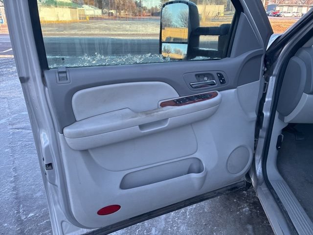 Used 2007 Chevrolet Silverado 1500 LTZ w/ EZ-Lift Tailgate Package AWD/4WD image 12