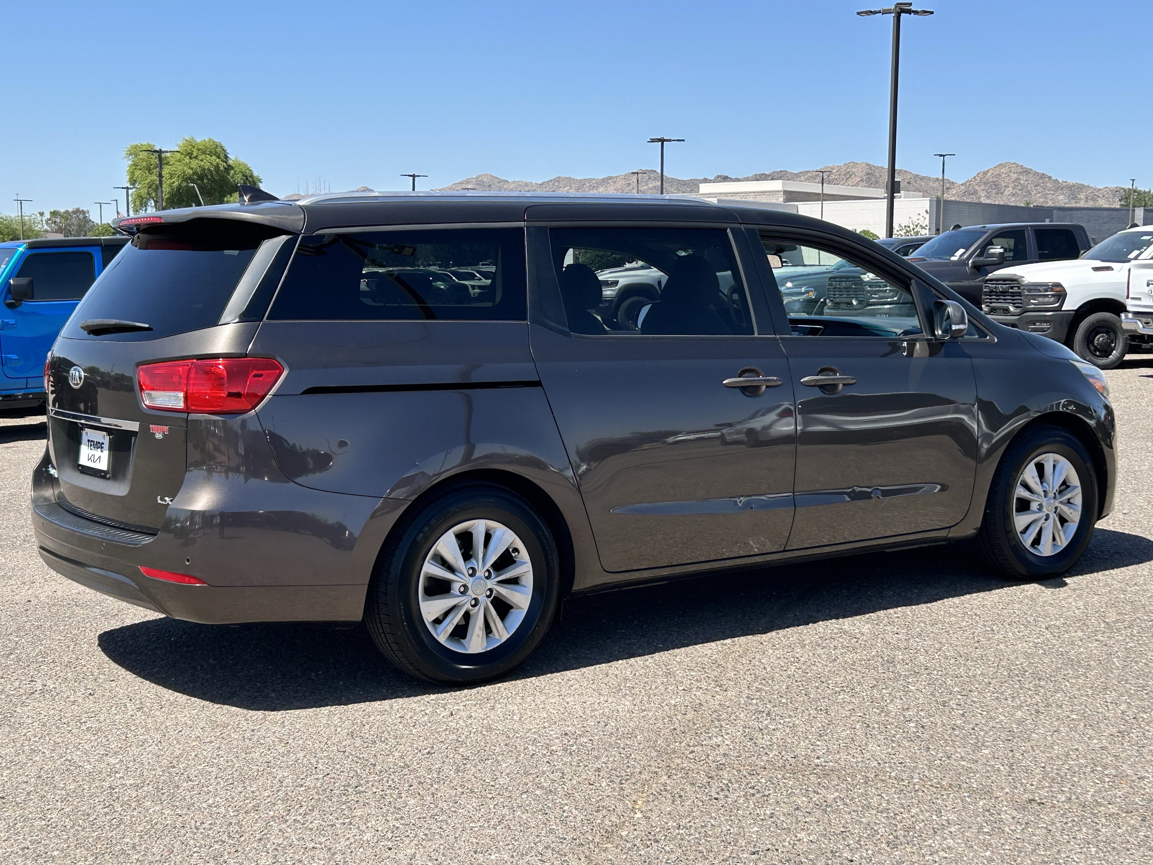 Used 2016 Kia Sedona LX w/ LX Convenience Package image 5