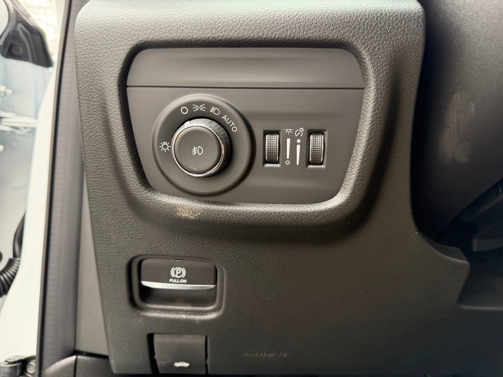 New 2025 Jeep Grand Cherokee Limited w/ Black Appearance Package AWD/4WD image 22