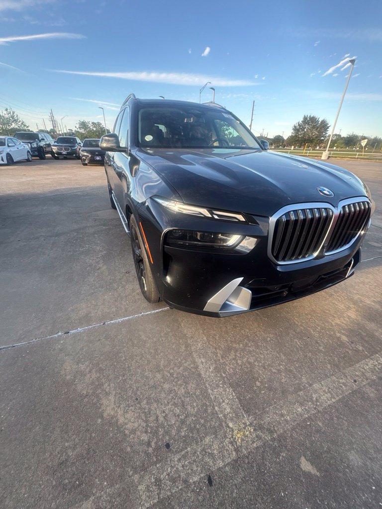 Used 2025 BMW X7 xDrive40i AWD/4WD image 2