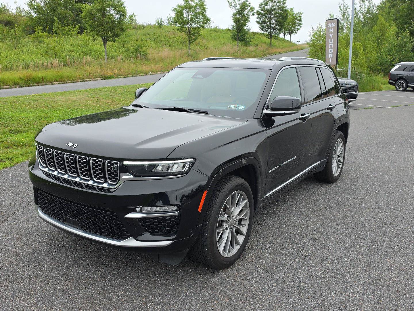 Used 2023 Jeep Grand Cherokee Summit w/ Adv Protech Group IV AWD/4WD image 3