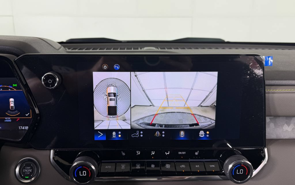 Used 2024 Chevrolet Colorado ZR2 w/ Technology Package AWD/4WD image 12
