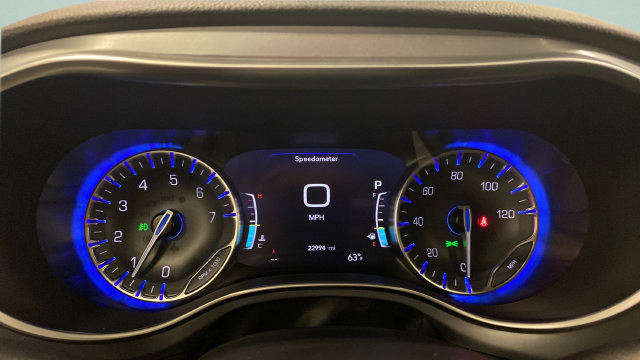Used 2025 Chrysler Pacifica Limited AWD/4WD image 17