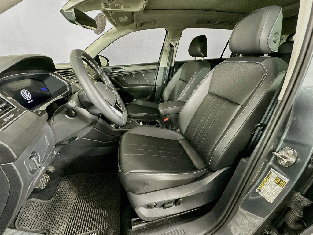 Used 2023 Volkswagen Tiguan SE w/ Panoramic Sunroof Package FWD image 28
