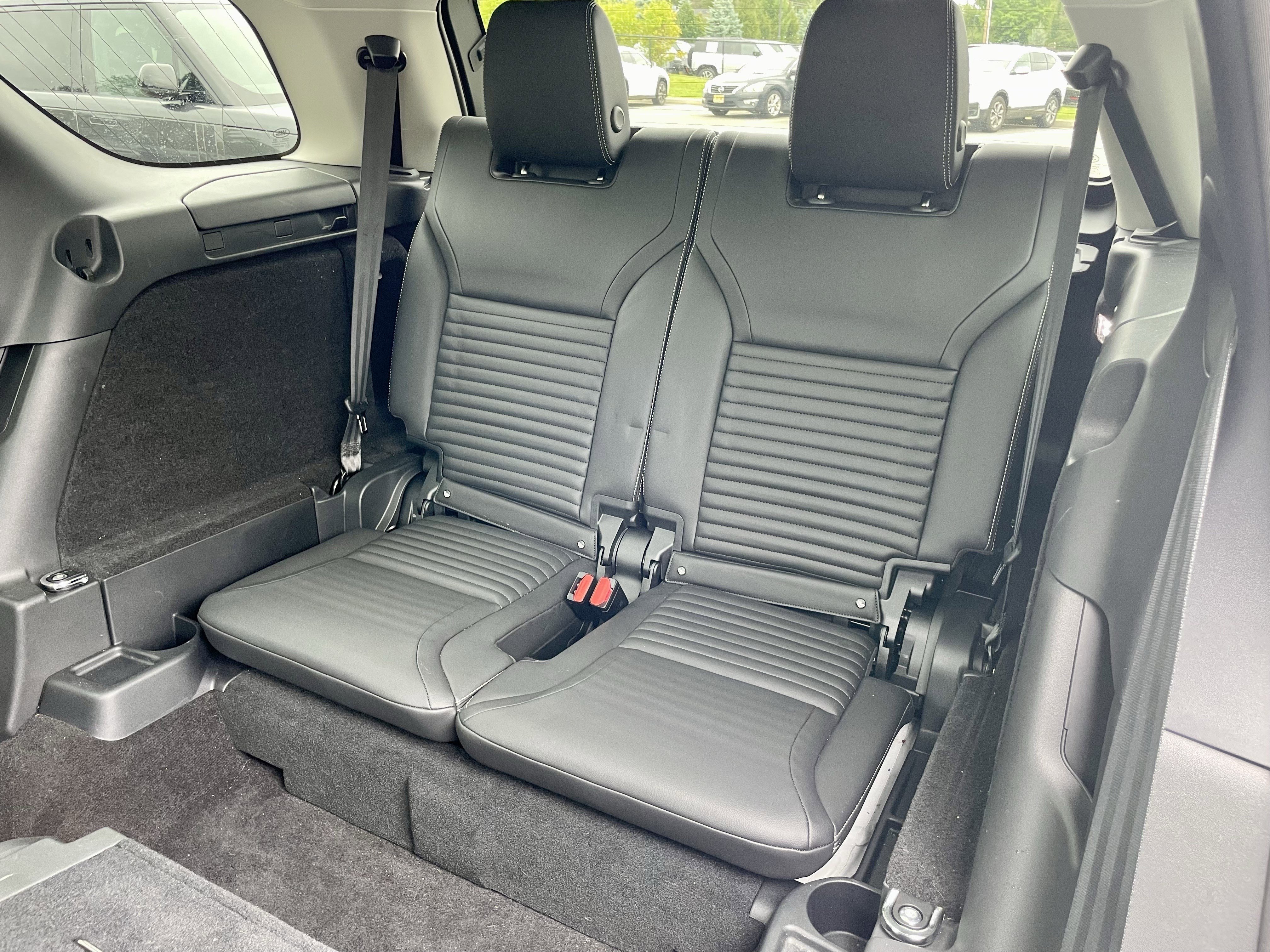 Certified 2024 Land Rover Discovery S AWD/4WD image 32