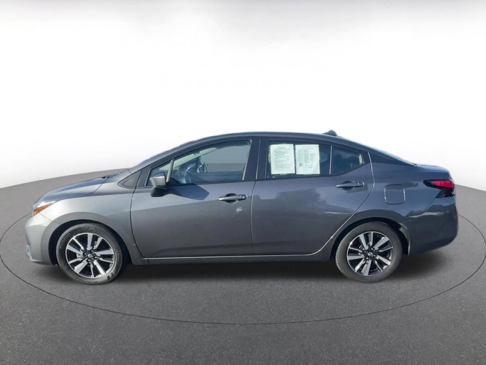 Used 2025 Nissan Versa SV image 9