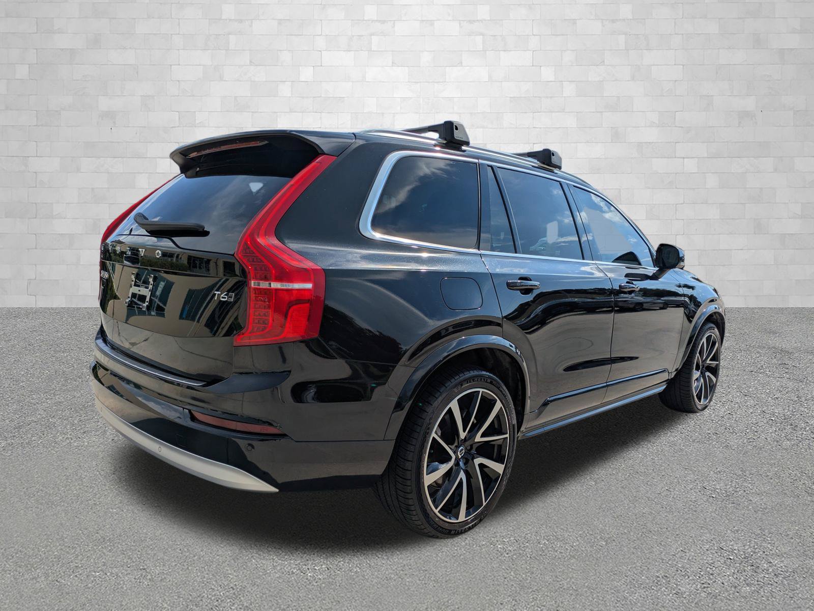 Used 2022 Volvo XC90 T6 Momentum w/ Climate Package AWD/4WD image 2
