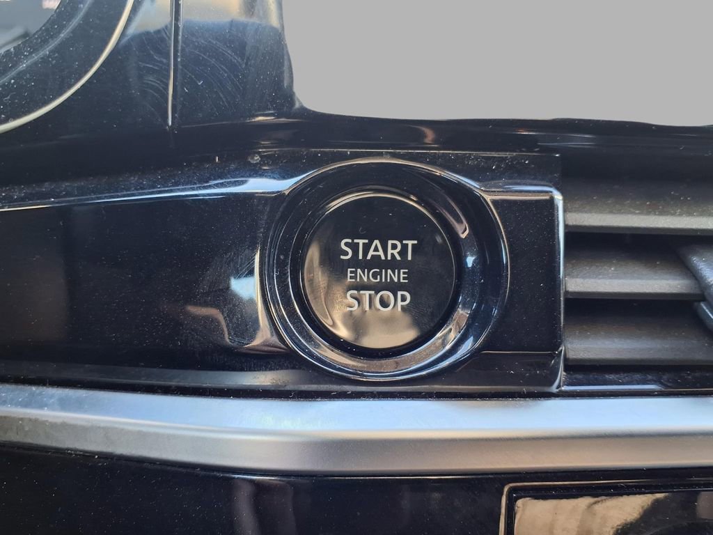 Certified 2025 Nissan Pathfinder SV image 8