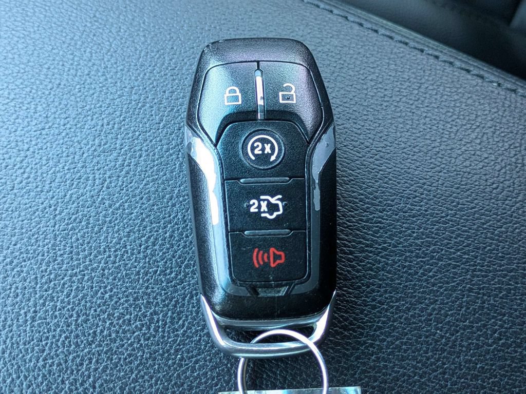 Used 2017 Ford Explorer XLT w/ Equipment Group 202A FWD image 27