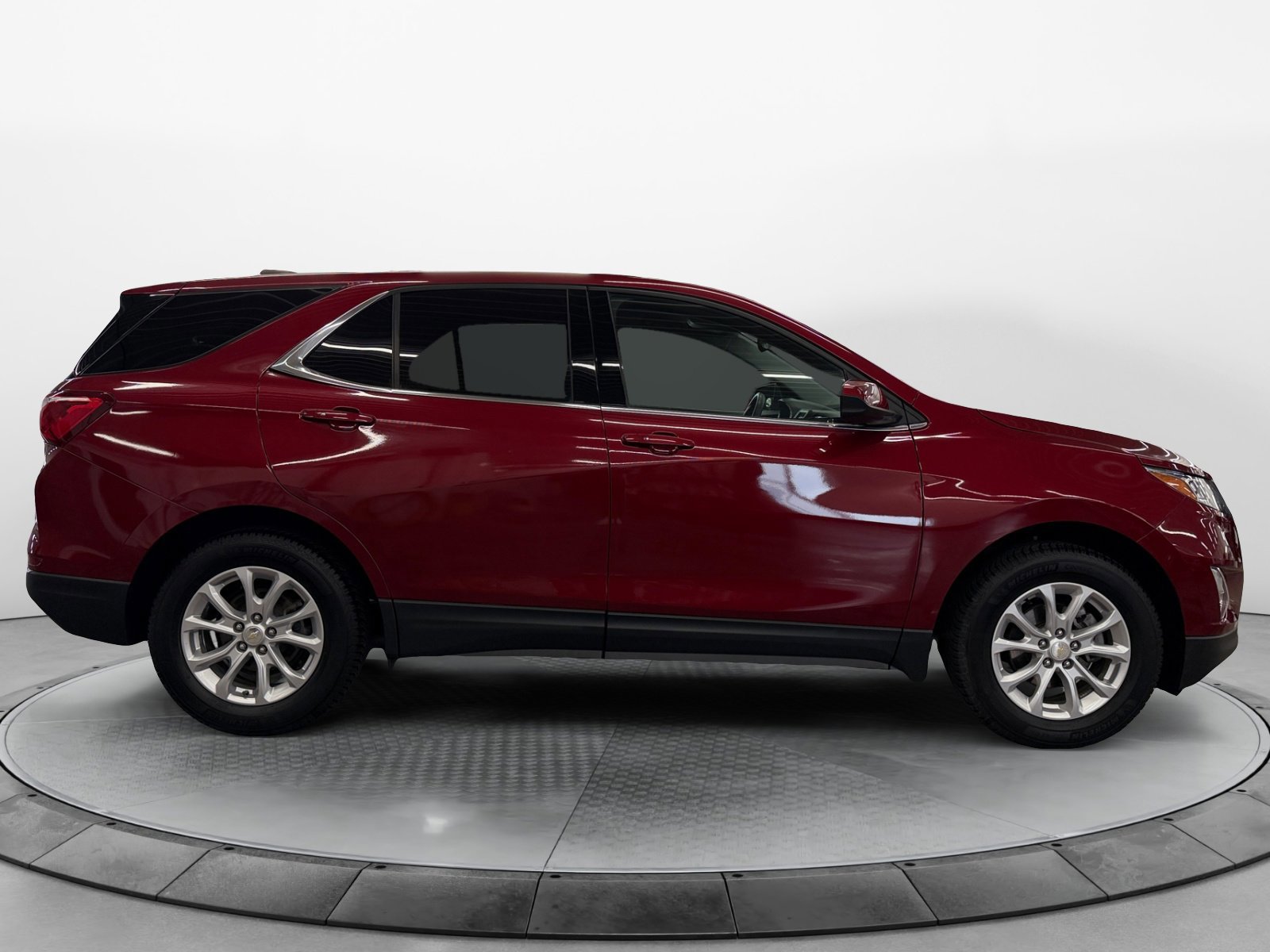 Used 2019 Chevrolet Equinox LT FWD image 2