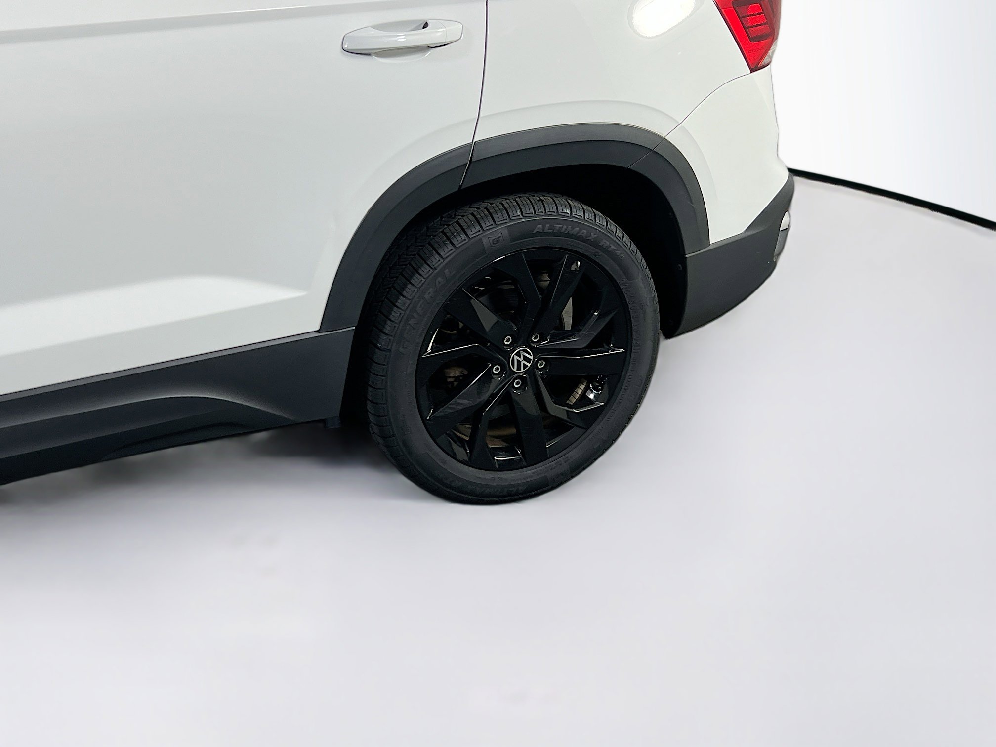 Used 2022 Volkswagen Taos SE image 29