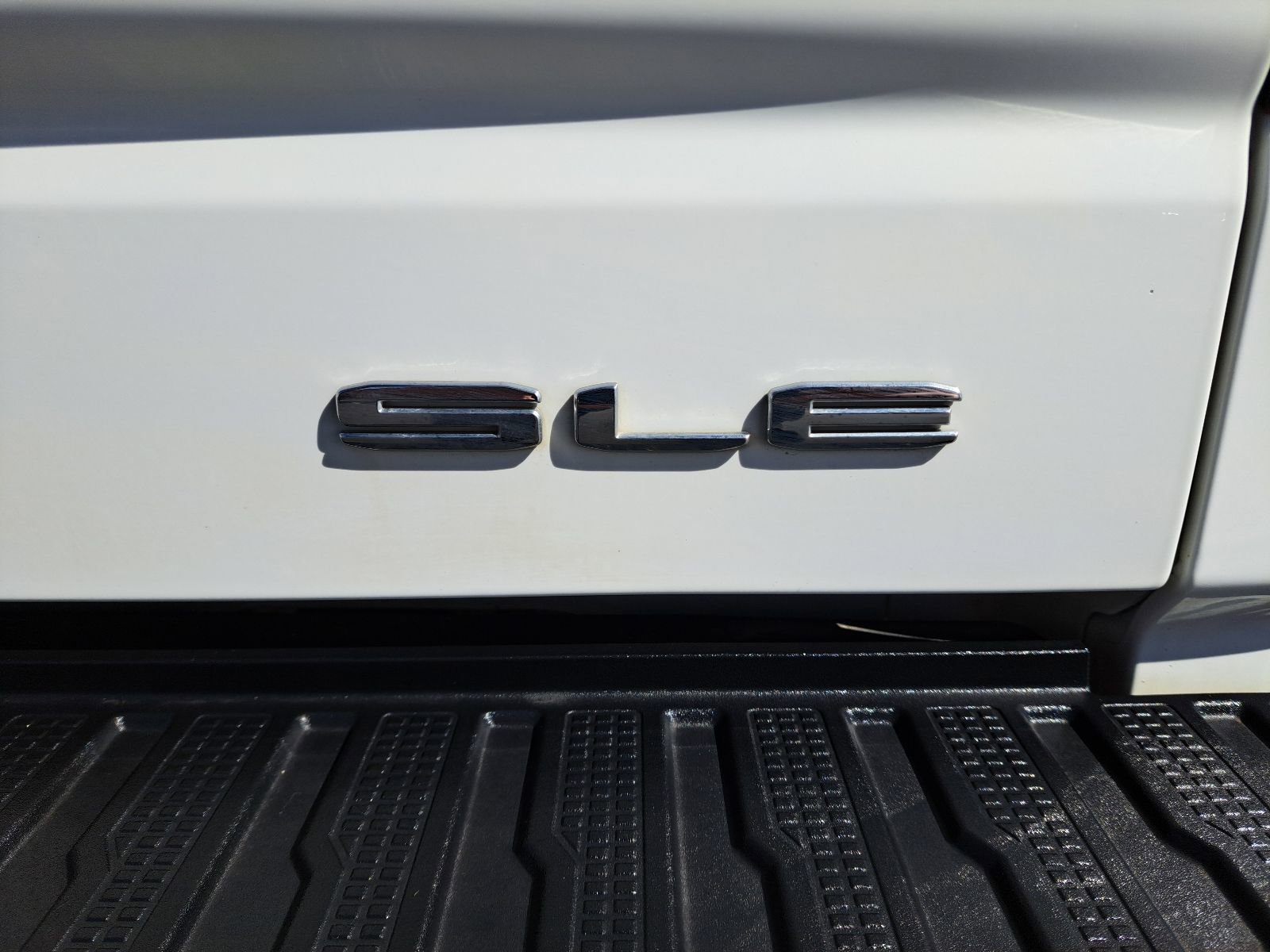 Used 2023 GMC Sierra 1500 SLE image 17