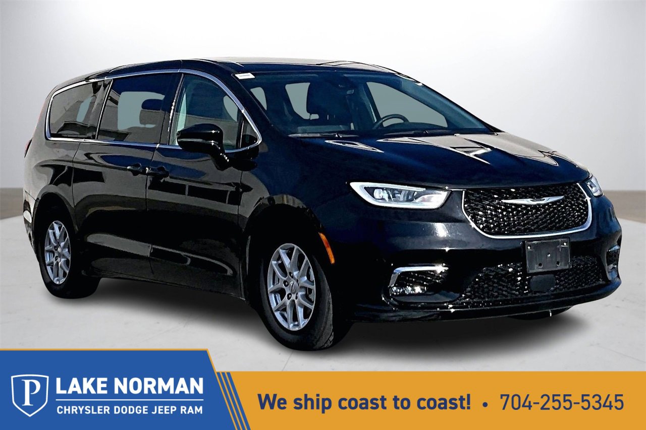 Certified 2024 Chrysler Pacifica Touring-L image 1