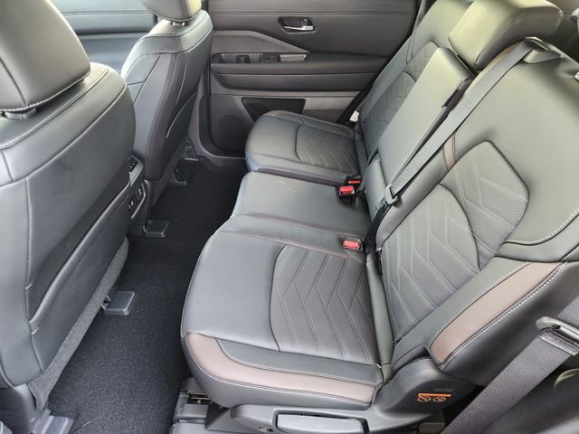 New 2025 Nissan Pathfinder Platinum w/ Cargo Package image 24