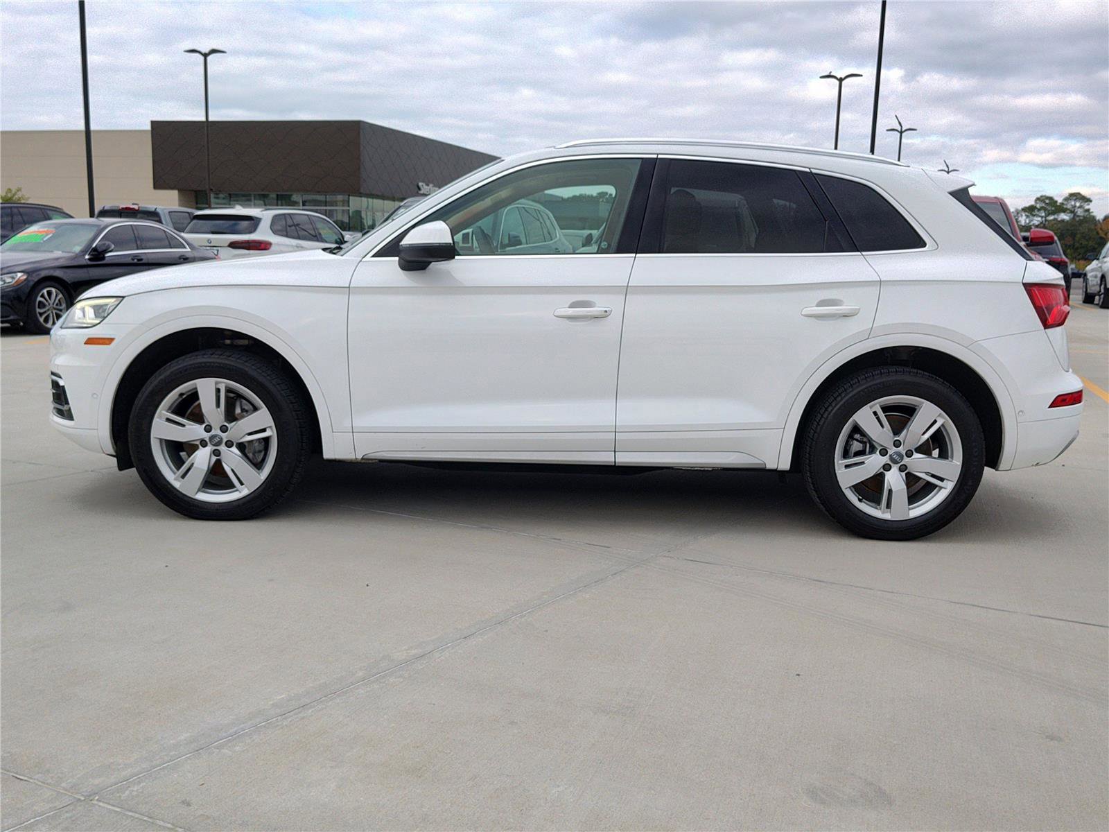 Used 2019 Audi Q5 Prestige w/ Prestige Package image 3