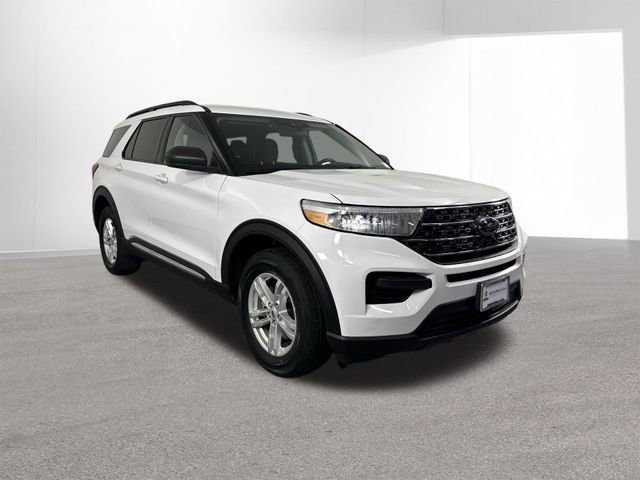 Used 2022 Ford Explorer XLT AWD/4WD image 3