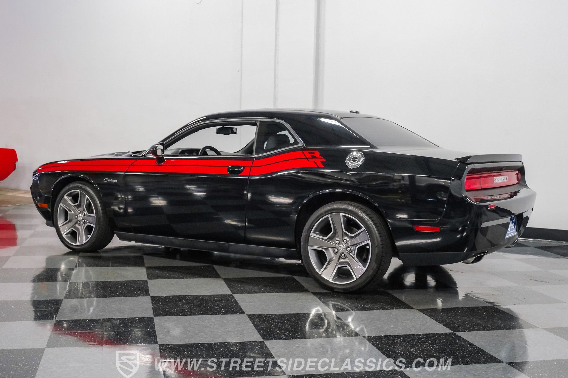 Used 2012 Dodge Challenger R/T RWD image 7