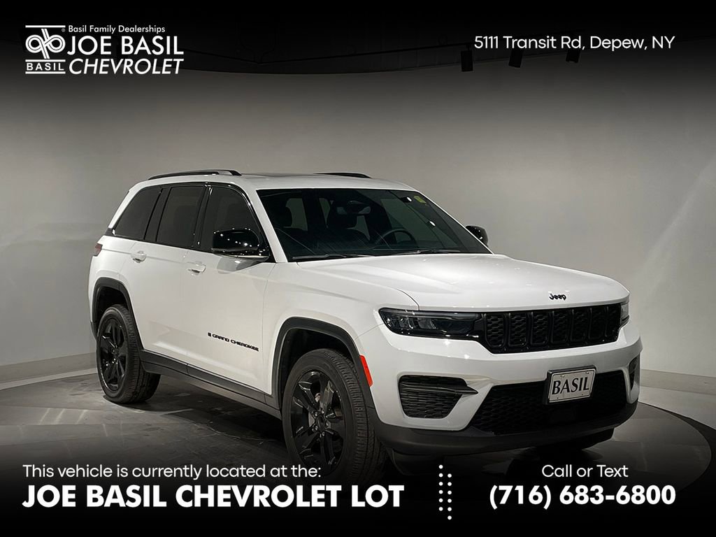 Used 2023 Jeep Grand Cherokee Altitude image 1