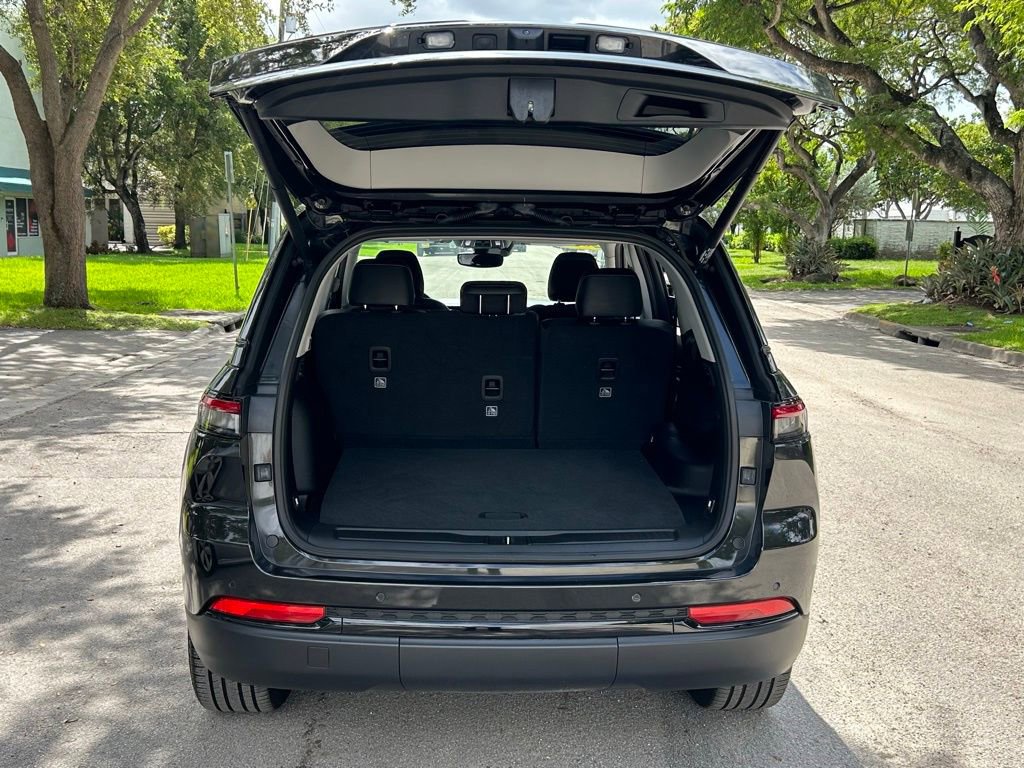 Used 2024 Jeep Grand Cherokee Limited w/ Black Appearance Package image 46