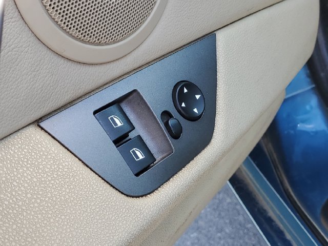 Used 2003 BMW Z4 2.5i RWD image 9