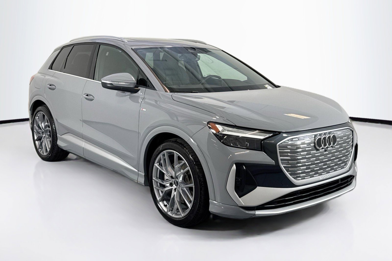 Used 2025 Audi Q4 e-tron Premium Plus w/ Premium Plus image 3