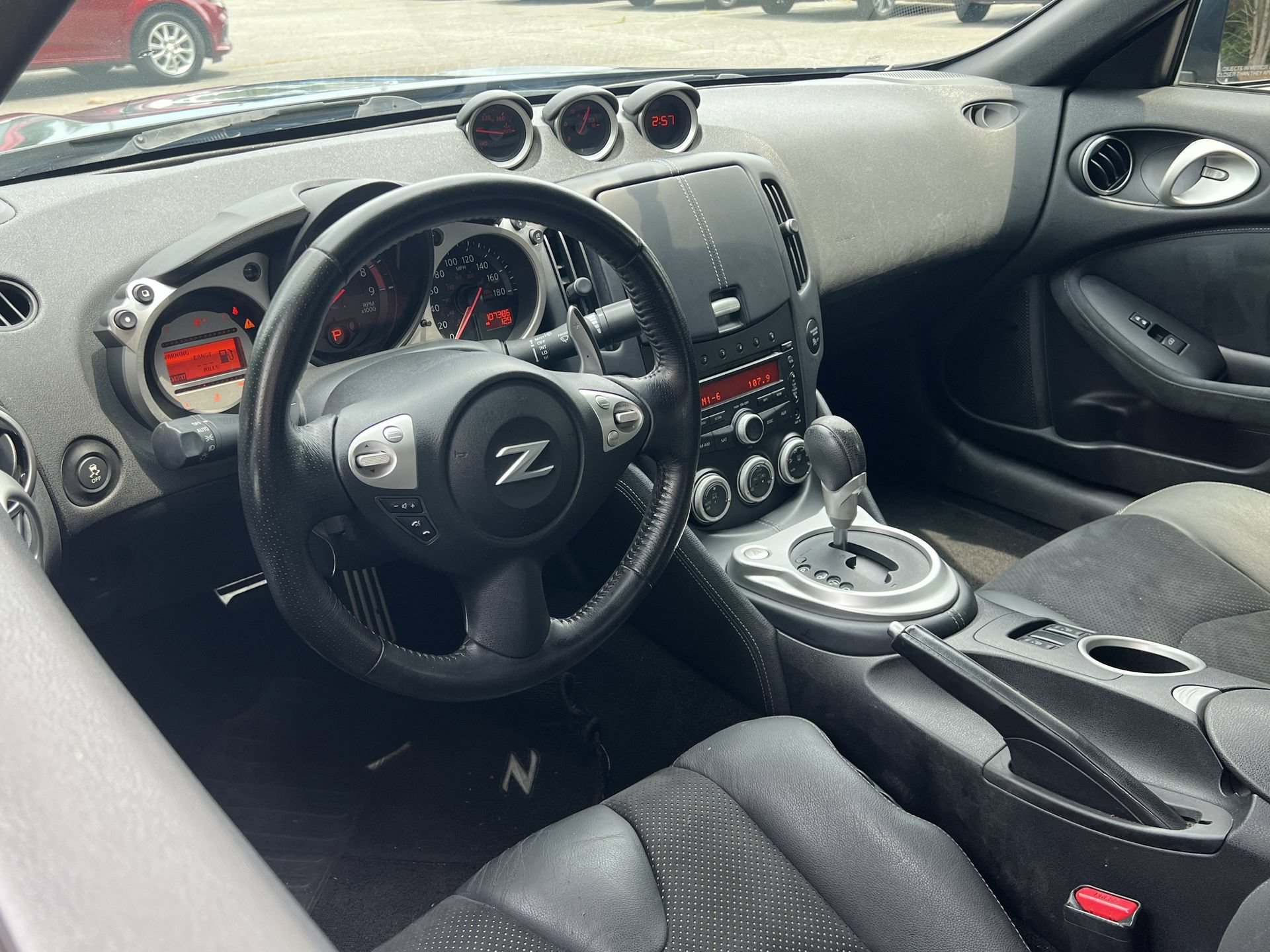 Used 2011 Nissan 370Z Touring RWD image 2