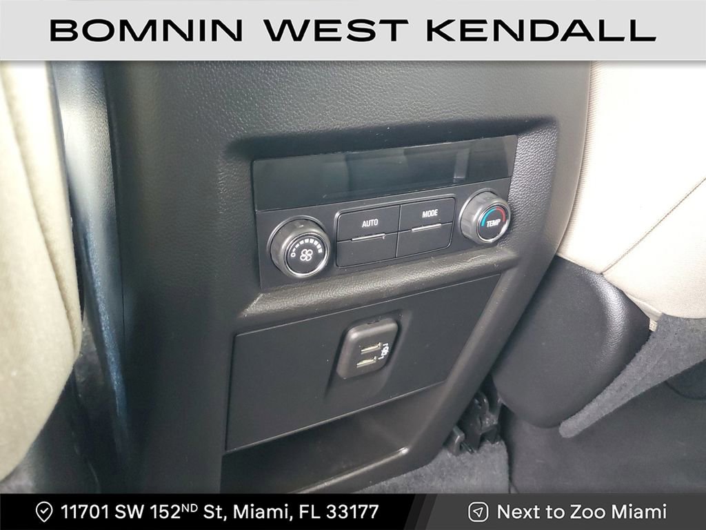 Used 2023 Chevrolet Traverse LS image 16