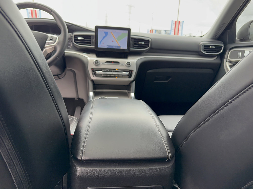 Certified 2024 Ford Explorer XLT w/ Equipment Group 202A RWD image 33