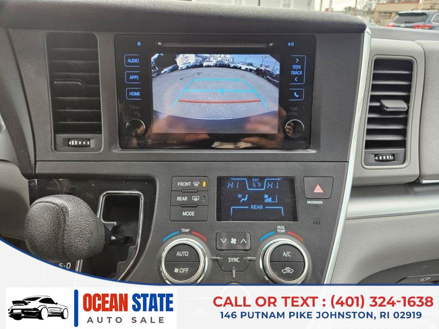 Used 2017 Toyota Sienna LE FWD image 17