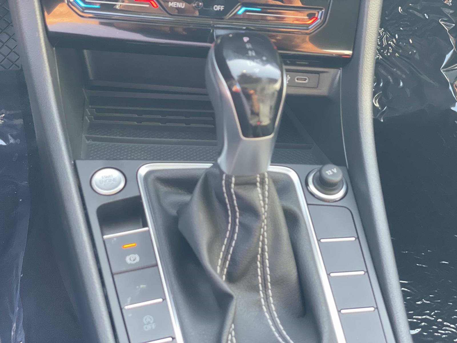 New 2026 Volkswagen Jetta SE FWD image 18