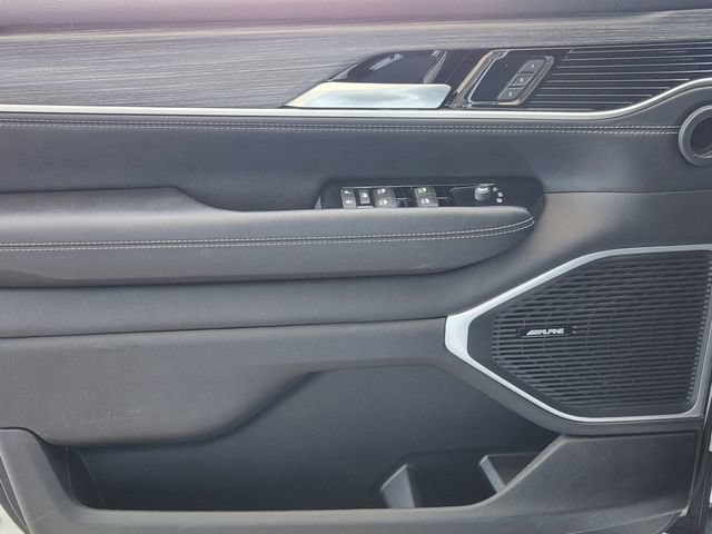 Certified 2024 Jeep Wagoneer L Series II AWD/4WD image 21