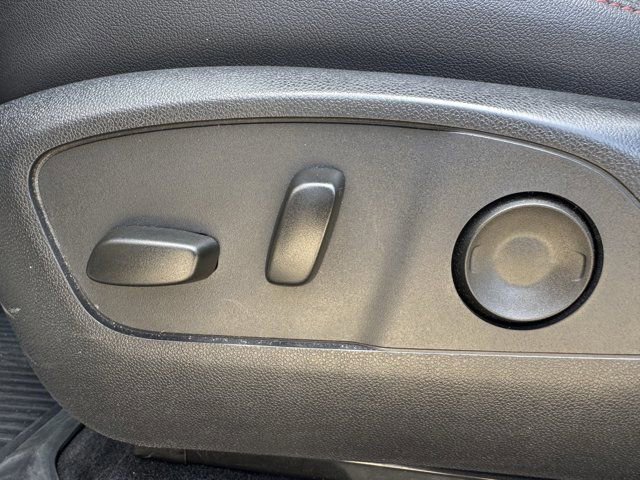 Used 2025 Chevrolet Traverse Z71 w/ Driver Confidence Package image 25