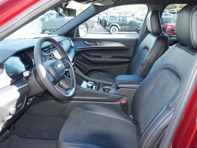 New 2025 Jeep Grand Cherokee L Altitude image 2