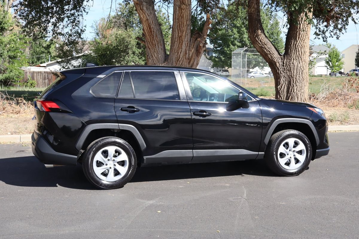 Used 2025 Toyota RAV4 LE AWD/4WD image 4