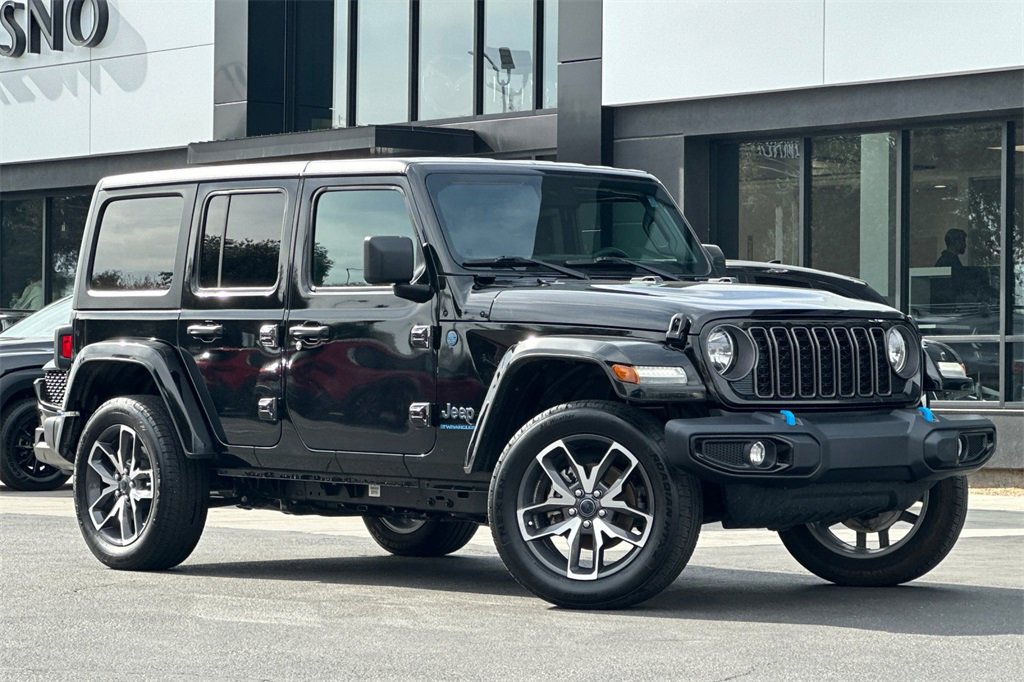 Used 2024 Jeep Wrangler Unlimited image 3