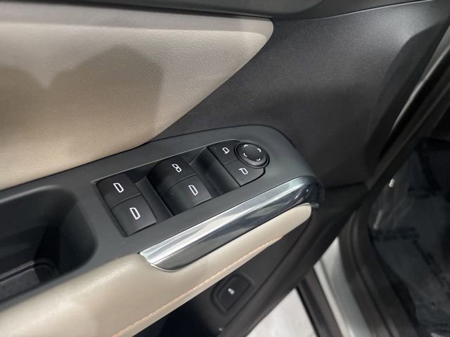 Used 2025 Chevrolet Traverse LT image 13