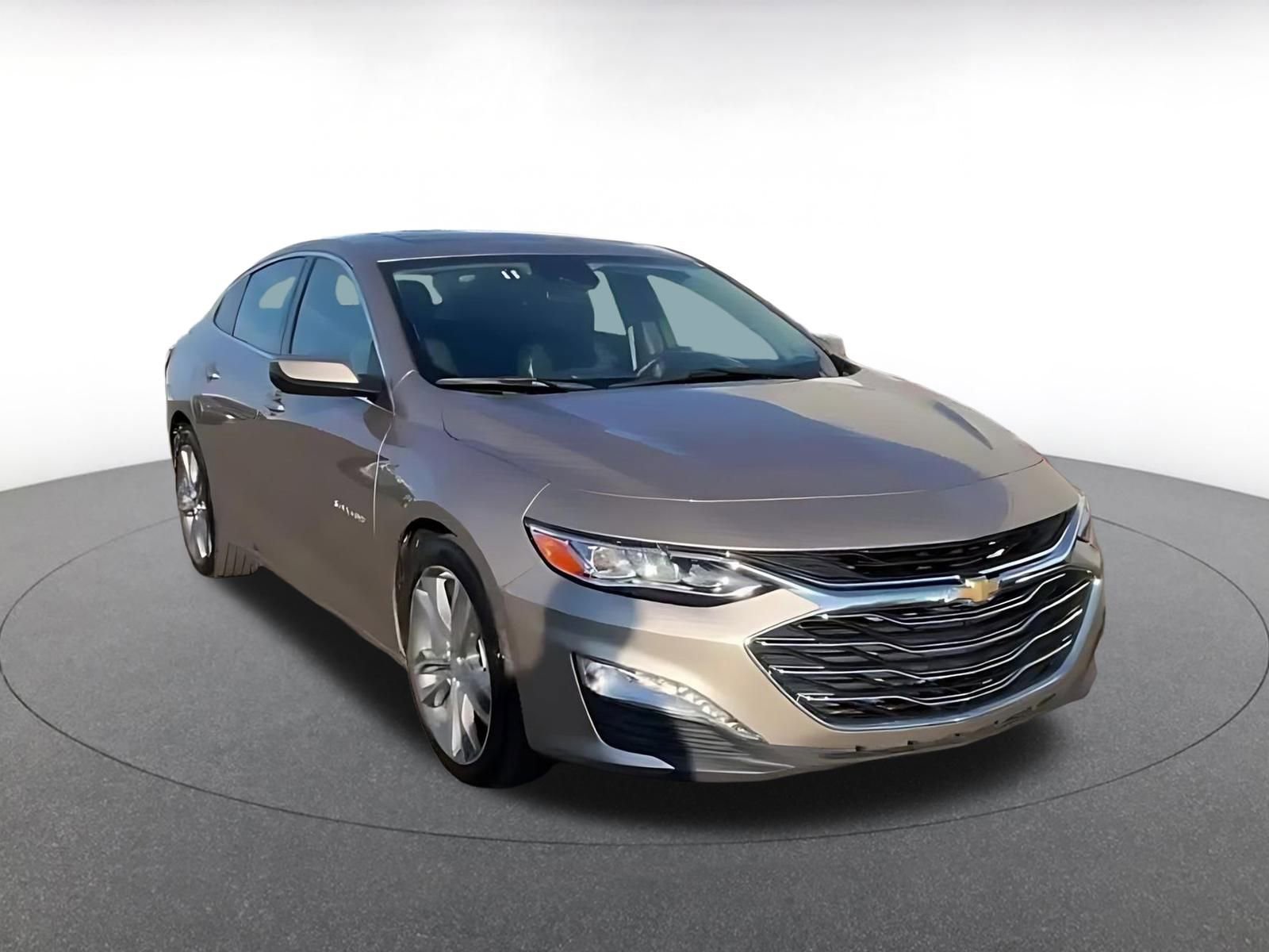 Used 2024 Chevrolet Malibu LT image 2