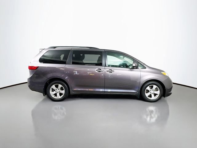 Used 2017 Toyota Sienna LE FWD image 7