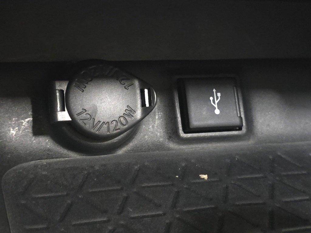 Used 2021 Toyota RAV4 XLE Premium image 29