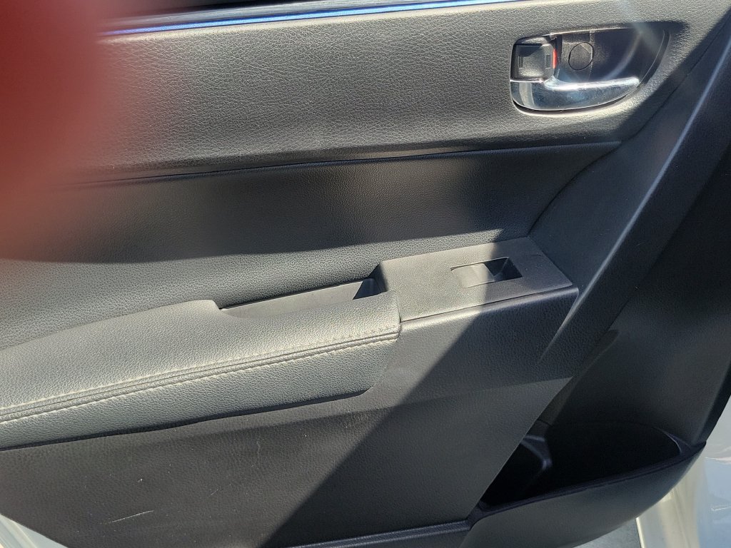 Used 2019 Toyota Corolla SE w/ Carpet Mat Package (TMS) FWD image 14