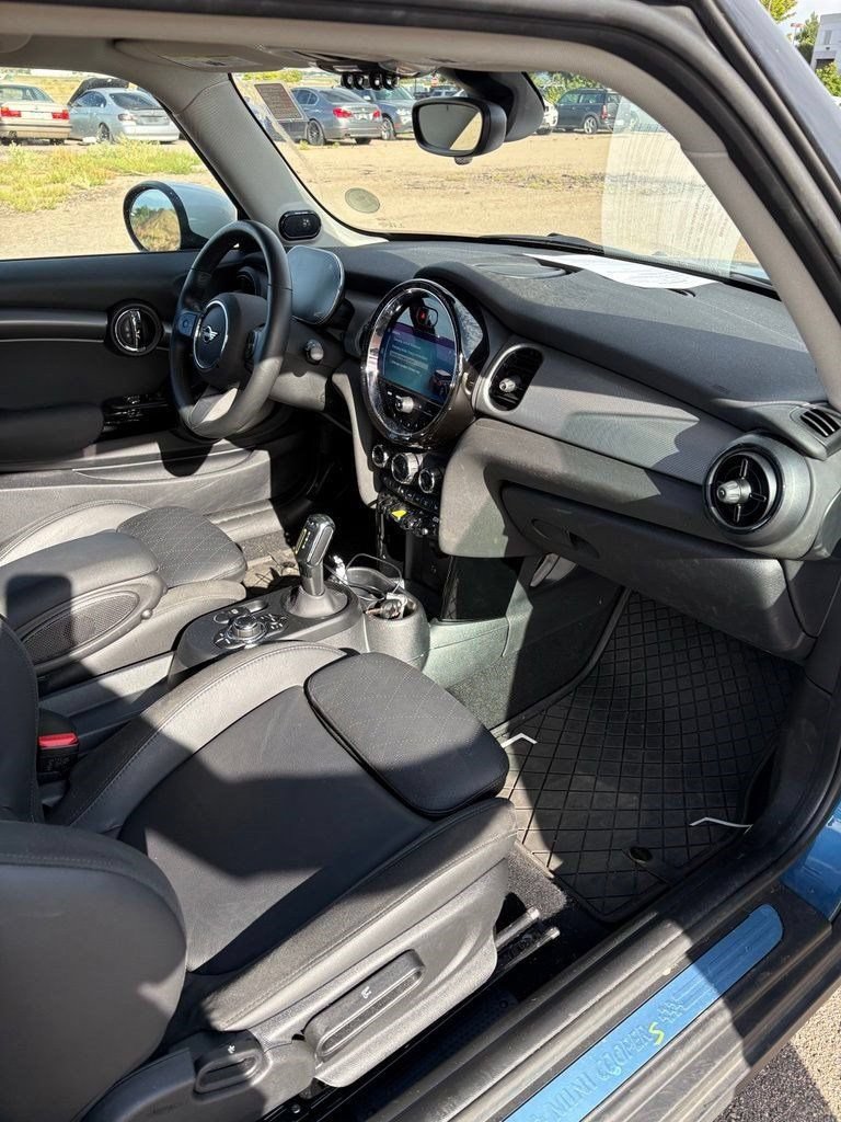 Used 2024 MINI Cooper SE w/ Signature Upholstery Package FWD image 11
