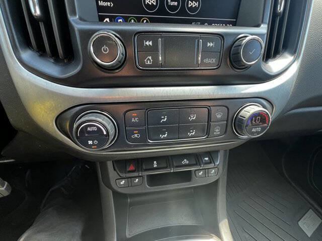 Used 2022 Chevrolet Colorado LT w/ Luxury Package image 17