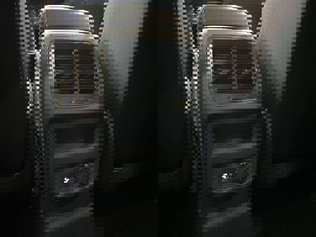 Used 2022 Volkswagen Tiguan SEL R-Line image 19