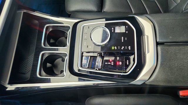 Used 2024 BMW 740i xDrive w/ Premium Package image 57