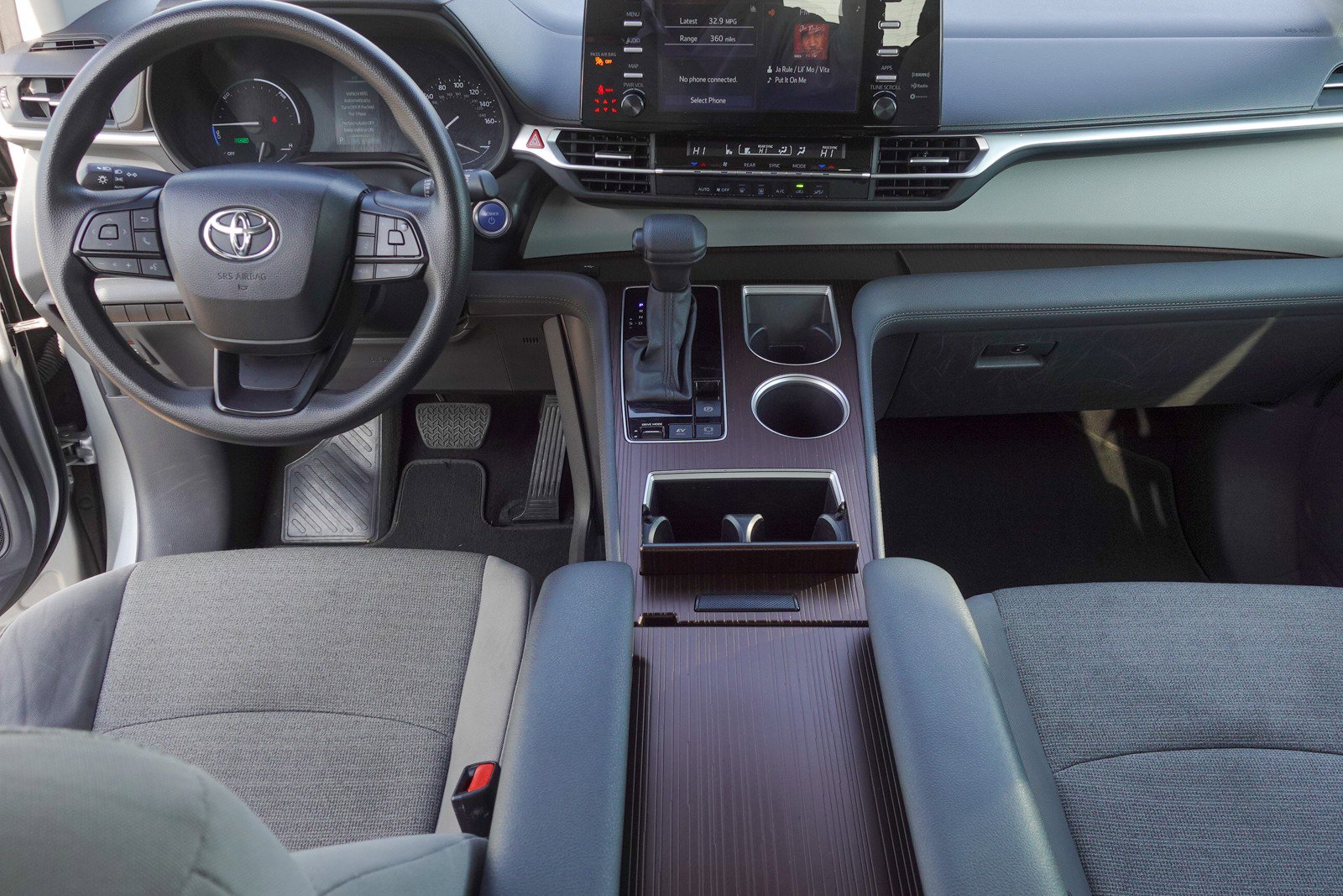 Used 2024 Toyota Sienna LE image 24