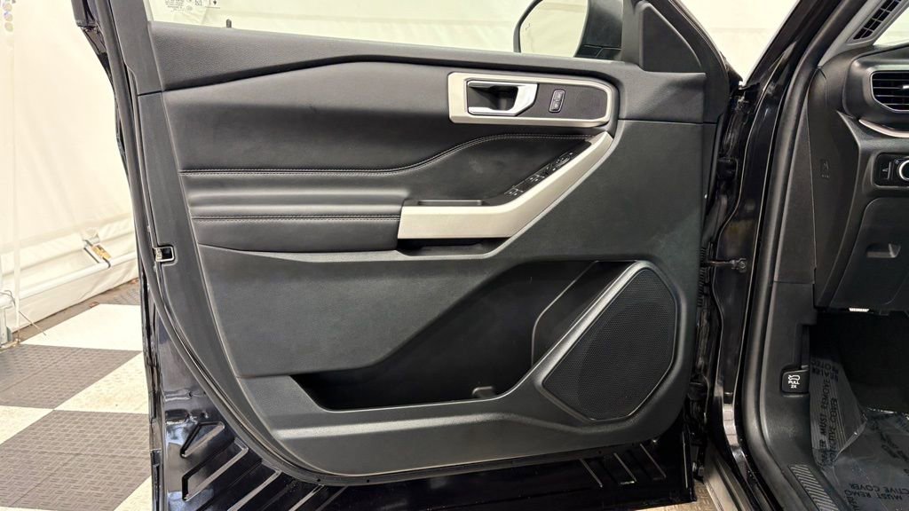Used 2023 Ford Explorer XLT w/ Equipment Group 202A image 12