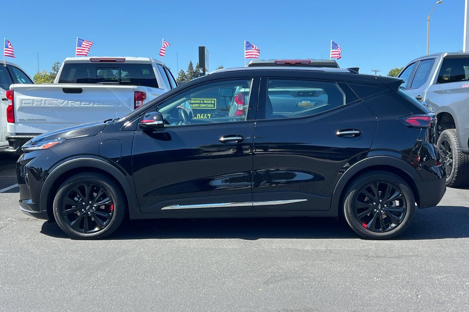 Used 2023 Chevrolet Bolt EUV Premier w/ Sun & Sound Package FWD image 8