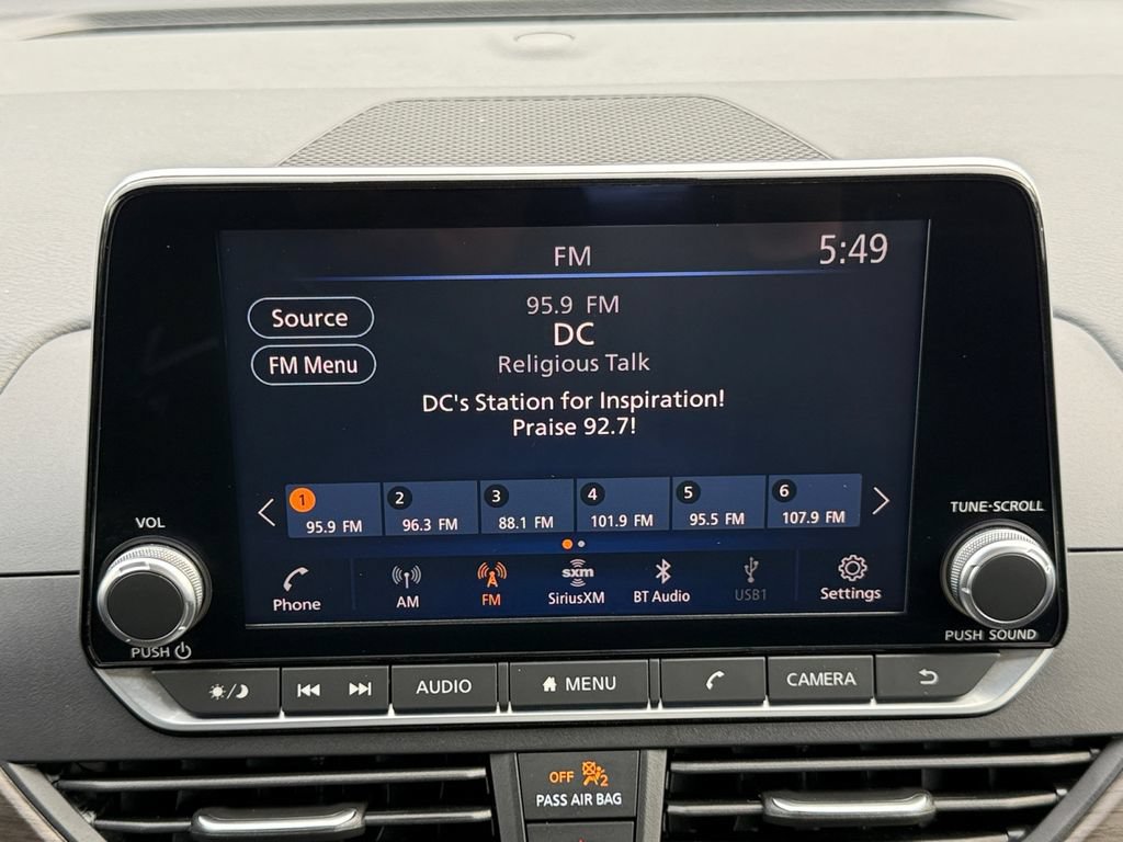 Used 2024 Nissan Altima 2.5 SV FWD image 14