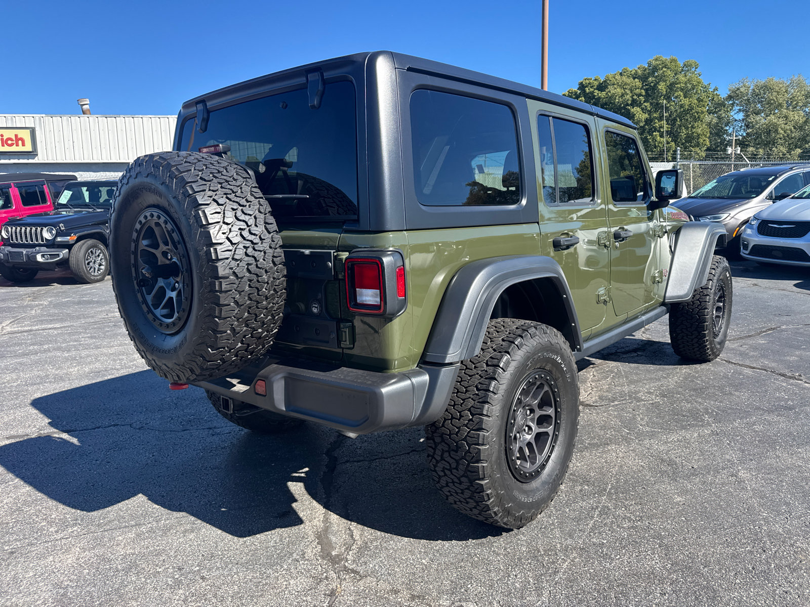 Used 2022 Jeep Wrangler Unlimited Rubicon w/ Xtreme Recon 35" Tire Package AWD/4WD image 5