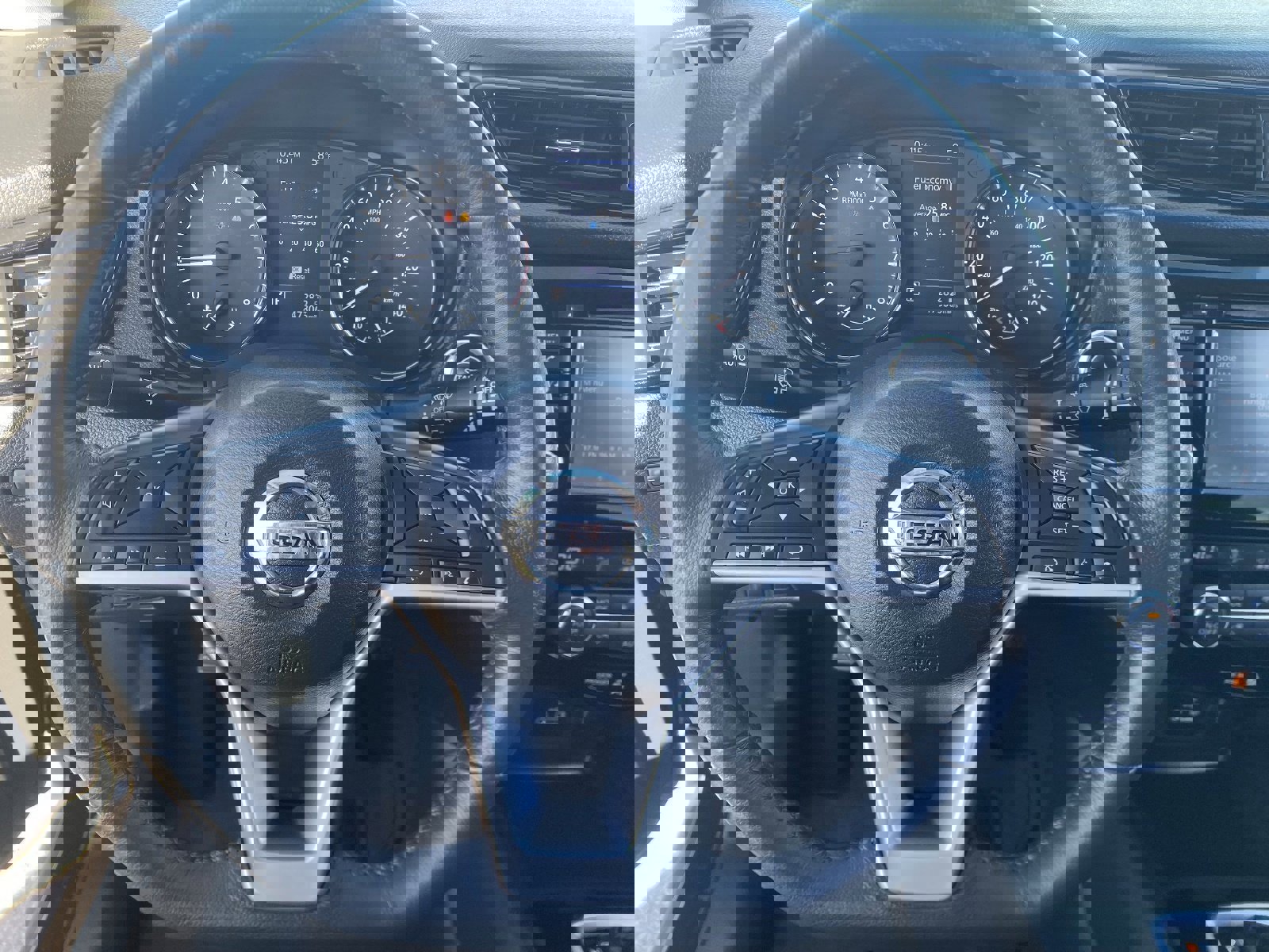 Used 2018 Nissan Rogue SV image 25